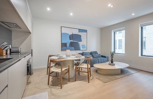 Downtown Montreal Apartment | Bright & Modern 2BR | Golden Square Mile
