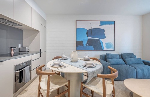 Downtown Montreal Apartment | Bright & Modern 2BR | Golden Square Mile