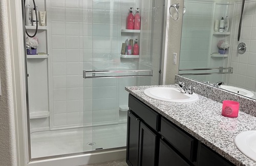Sparks House | Bright & Modern 3BR Home W/Garage
