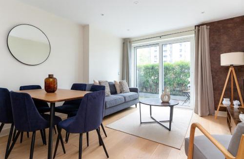 Woolwich Riverside Apartment | Bright & Modern Flat with Great Transport in Woolwich