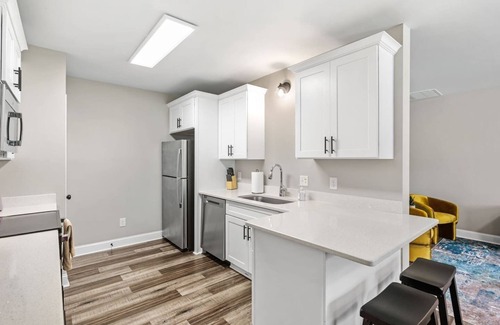 Taylors House | Bright & Modern New Home, King Beds, 10 min to Greenville & Paris Mtn
