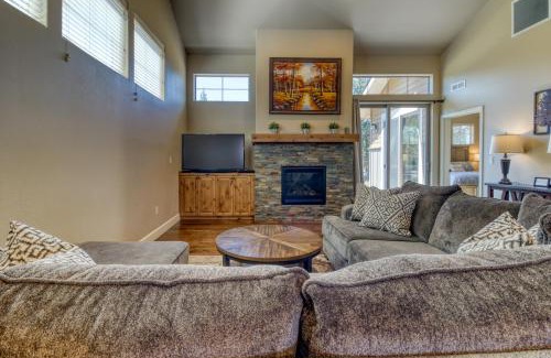 Redmond House | Bright, Modern Retreat in Eagle Crest Resort