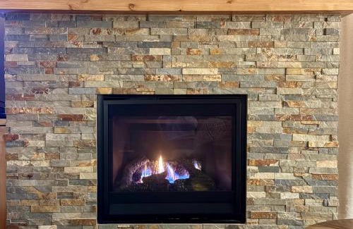 Redmond House | Bright, Modern Retreat in Eagle Crest Resort
