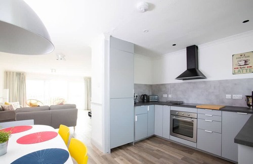 Selsey House | Bright Modern Selsey Seafront Home