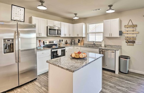Nashville House | Bright Nashville Townhome < 9 Mi to Downtown!