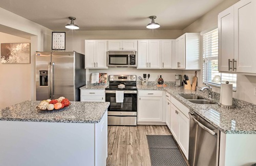 Nashville House | Bright Nashville Townhome < 9 Mi to Downtown!