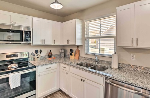 Nashville House | Bright Nashville Townhome < 9 Mi to Downtown!