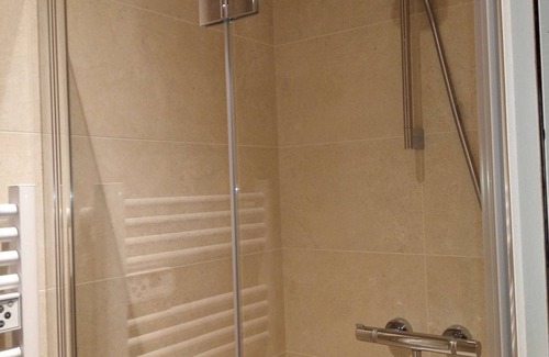 Saint-Quentin Apartment | ★ Bright one-bedroom apartment in downtown Voltaire with courtyard ★
