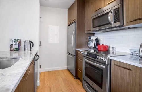 Bay Village Apartment | Bright + Open Back Bay 1BR w/Gym, near the Common by Blueground