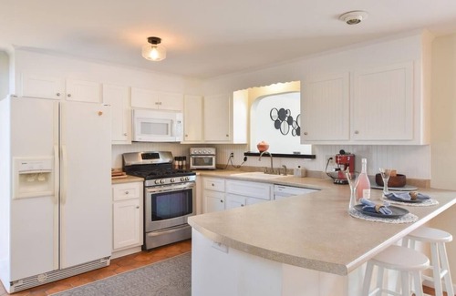 Marstons Mills House | Bright & Open Central A/C Dog Friendly!