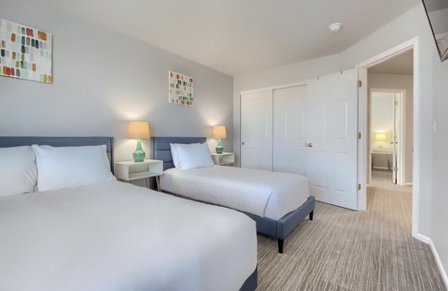 Green Valley Ranch House | Bright&Open, Lrg home @DIA w/Pool Table & Firepit