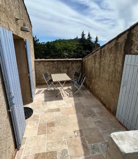 Manosque Apartment | Bright place in a family house