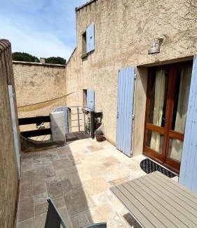Manosque Apartment | Bright place in a family house