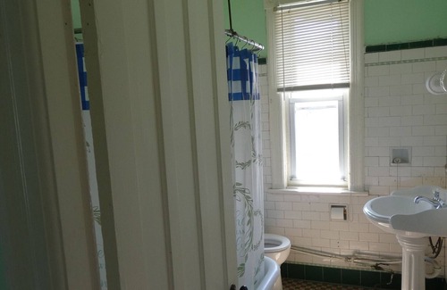 Troy Apartment | Bright, Quiet, and Ideal for Budget Minded Traveling Nurses & Professionals