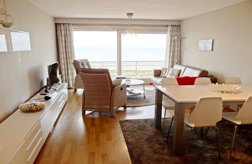 Nieuwpoort-aan-Zee Apartment | Bright Retreat by the Sea