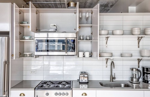 Near North Side Apartment | Bright River North 1BR w/Gym, Lounge & Roof, nr Riverwalk, by Blueground