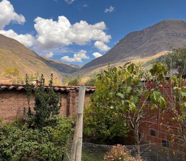 Taray Ski Chalet | Bright Riverside 3 Bedroom Stay Garden 5 min to Pisac