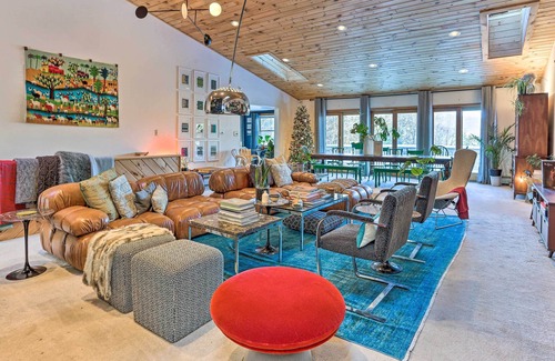 Roscoe Cabin | Bright Roscoe Escape w/ Deck, Mountain Views!