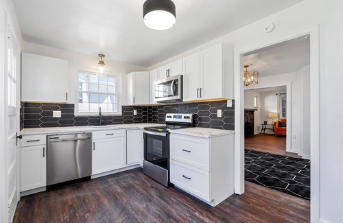Sewickley House | Bright Sewickley Village House, 2BR + Office/Futon, Walk to Shops