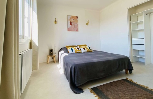 Beaucaire Apartment | Bright Space with Balcony, 3 Bedrooms, and Parking: Perfect Holidays!