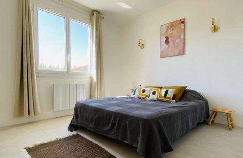 Beaucaire Apartment | Bright Space with Balcony, 3 Bedrooms, and Parking: Perfect Holidays!