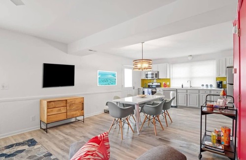 Crescent Beach Apartment | ☀️ Bright & Spacious 2BR | Walk to Sand