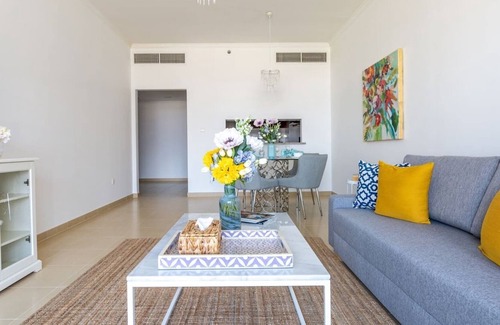 Jumeirah Lake Towers Apartment | Bright & Spacious 1BR in JLT - Near the Metro!
