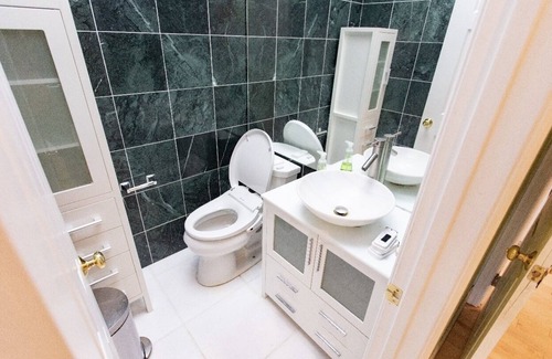 Inner Richmond House | Bright Spacious 2bd/2bath Apt in the Heart of SF!