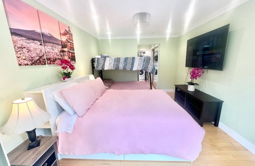 Inner Richmond House | Bright Spacious 2bd/2bath Apt in the Heart of SF!