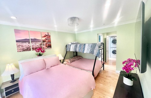 Inner Richmond House | Bright Spacious 2bd/2bath Apt in the Heart of SF!