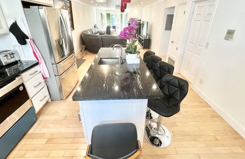 Inner Richmond Apartment | Bright Spacious 3bd/3bath Apt in the Heart of SF!