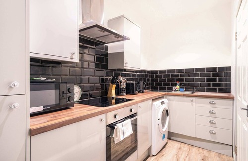 Blackburn Apartment | Bright & Spacious Flat in Blackburn Centre