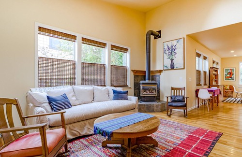 Pacific House | Bright, spacious home with park/trail access, deck, fireplace & great location