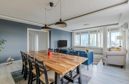 Sisli Apartment | Bright Spacious New Central 4bd2bath Home! #331
