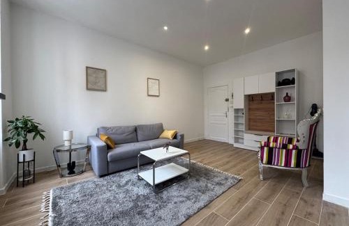 Ecully Apartment | Bright studio - great for a stay in Ecully