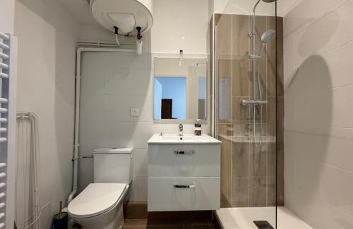 Ecully Apartment | Bright studio - great for a stay in Ecully