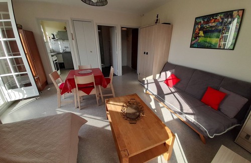 La Roche-Posay Apartment | Bright studio in La Roche-Posay center with WIFI, washer, dishwasher, pets allowed