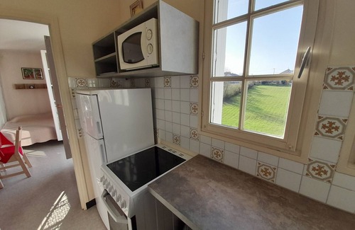 La Roche-Posay Apartment | Bright studio in La Roche-Posay center with WIFI, washer, dishwasher, pets allowed