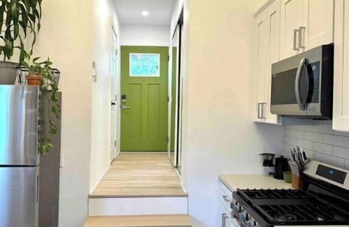 Grant Hill Apartment | Bright Studio Near Downtown/Padre’s/Airport/Beach
