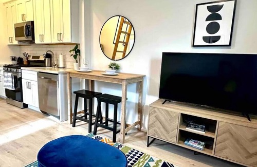 Grant Hill Apartment | Bright Studio Near Downtown/Padre’s/Airport/Beach