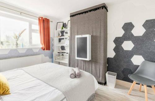 Merton House | Bright & Stylish 4-Bed Home in the Heart of Morden