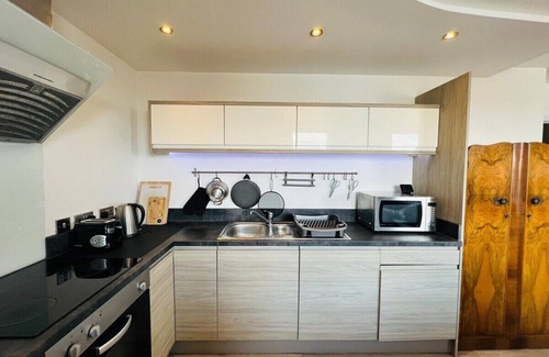 Ipswich Apartment | Bright & Stylish Central Flat by Christchurch Park