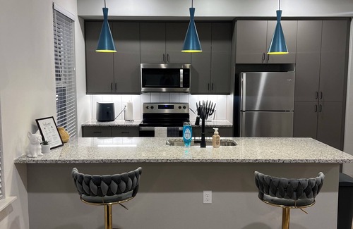 Southeast Houston Apartment | Bright & stylish local getaway