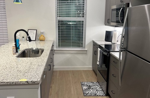 Southeast Houston Apartment | Bright & stylish local getaway