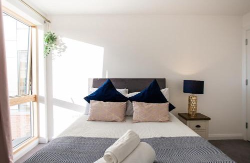 Belfast City Centre Apartment | Bright & Stylish, Sleeps 6, City Centre