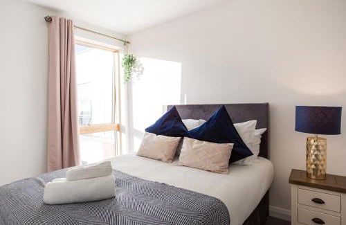 Belfast City Centre Apartment | Bright & Stylish, Sleeps 6, City Centre