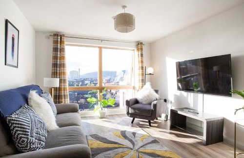 Belfast City Centre Apartment | Bright & Stylish, Sleeps 6, City Centre