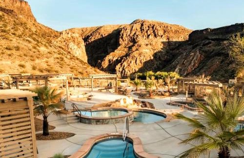 Hurricane House | Bright & Sunny Home Near Zion