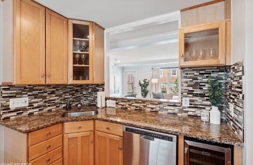 Potomac West House | Bright townhome in vibrant Del Rey 10mins to DC
