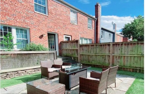 Potomac West House | Bright townhome in vibrant Del Rey 10mins to DC